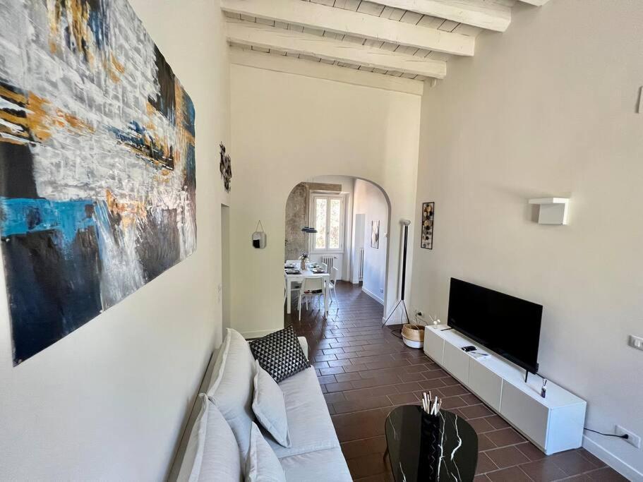 Apartamento Near The Station Luxury House With Mural