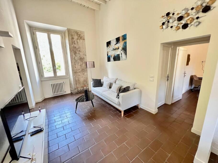 Apartamento Near The Station Luxury House With Mural *